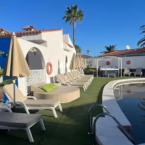База отдыха Rainbow Golf Bungalows, Gay Men-only